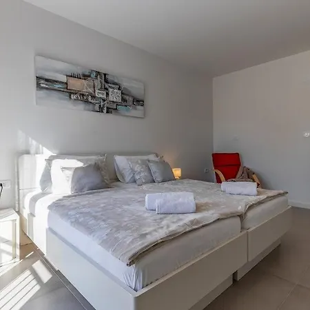 Flavia By Guide * Medulin