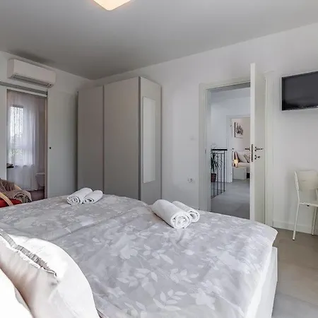 Flavia By Guide Medulin